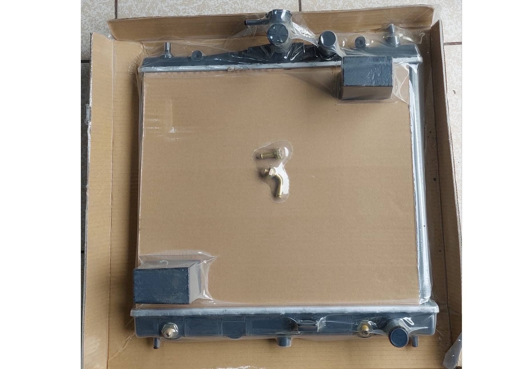 Radiador Nissan March / Nissan note / Nissan Cube Automatico | nuevo - Imagen 2